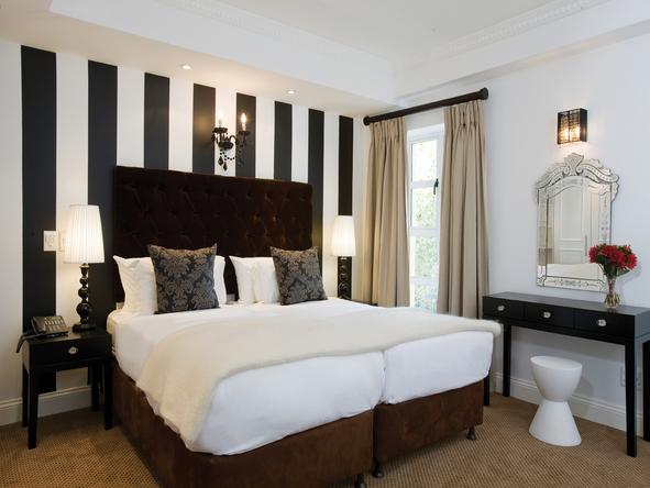 Romney Park Luxury Suites - Bedroom 